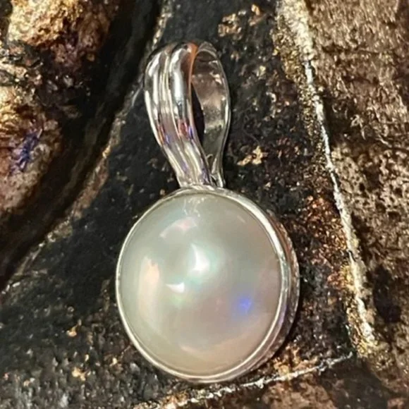 Fresh Water White Mabe Pearl Enchancer Pendant - Picture 2 of 8